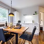 Der Sonnberg Alpinlodges - Apartments Mit Seeblick, Privater Sauna Und Self Check-In